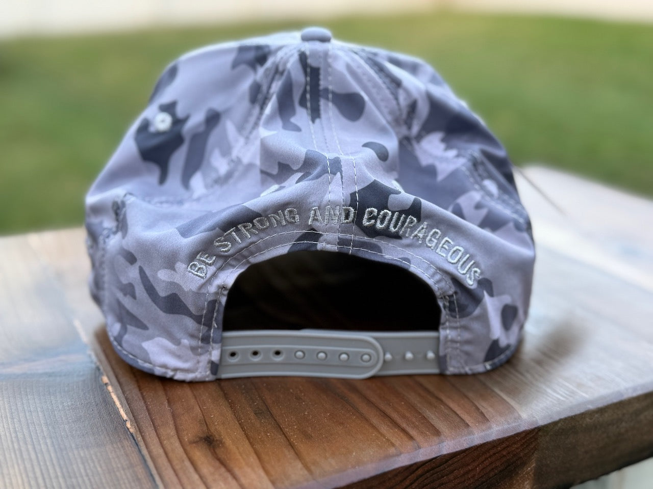 ROAR USA/BE STRONG AND COURAGEOUS TRIBUTE PERFORMANCE HAT